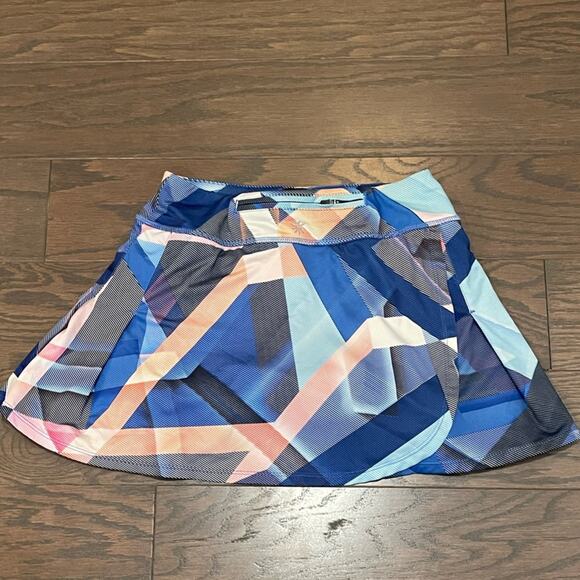 Athleta Electric Geo Speed Skort Size XS - Picture 2 of 9